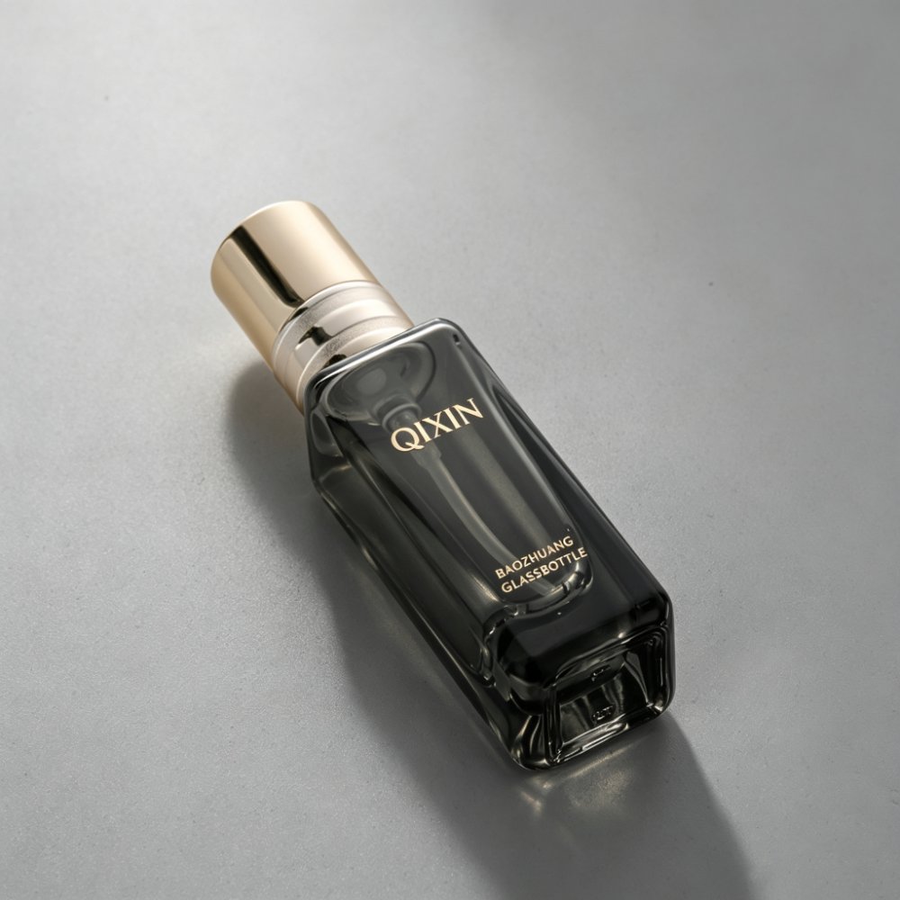 base de maquillaje líquida 30ml Premium Foundation Bottle with Electroplated Components – Classic Black Semi-Transparent Coating