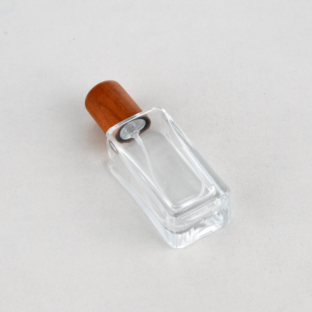 frasco de perfume 30ml Square Perfume Bottle with Wooden Cap – Spray Glass Bottle